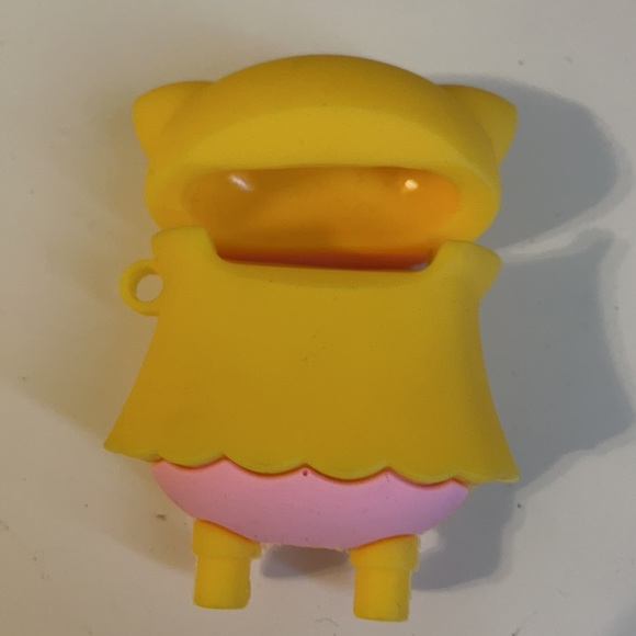 Pig in rain coat air pod case - Picture 4 of 4